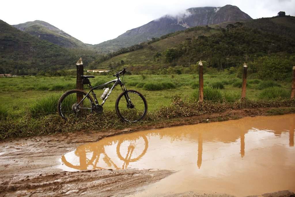 trilha de moto na lama,mais liza do mundo_lama e chuva 